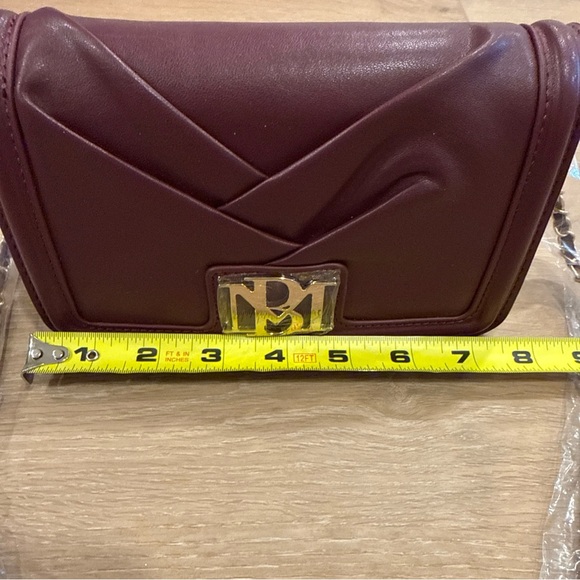 Badgley Mischka Small Pleated Crossbody Bag Vegan Leather Burgundy Plumb NWT - Picture 10 of 12